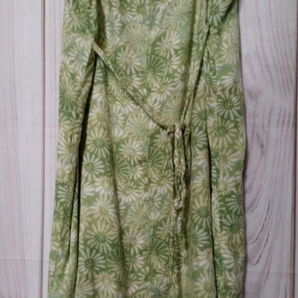 American Eagle Shirt Ladies Medium Green Floral‎ Sleeveless - Picture 5 of 8